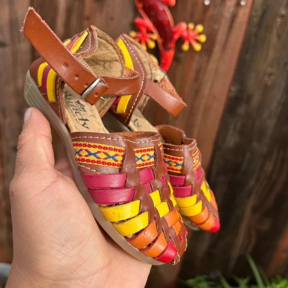 Sandy Exclusivas girls handmade Mexican huarache sandals featuring brown leather